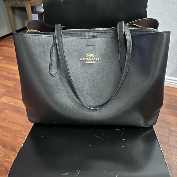 Pre-owned large Coach purse. - Picture 6 of 7